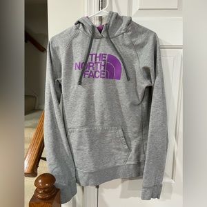 Woman North Face Sweater